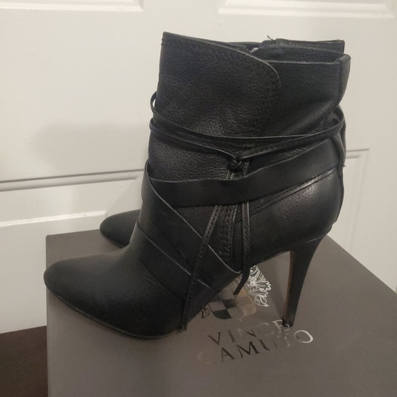 Vince camuto Black Leather Boots 8.5 NIB - Picture 2 of 7